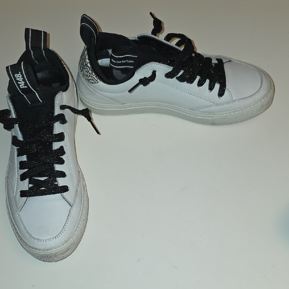 P448 White Sneakers with Black Details And Glitter Laces